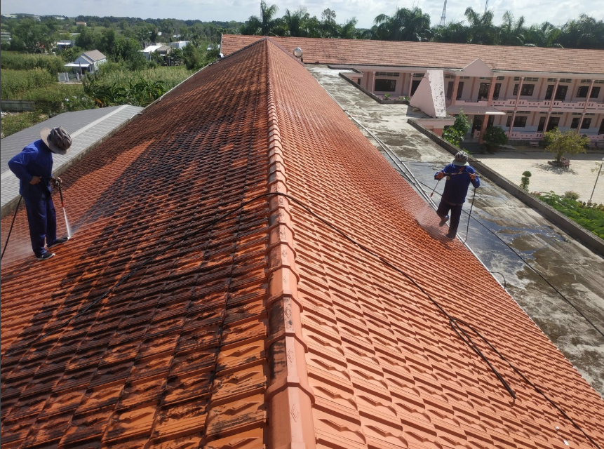 VỆ SINH MÁI NGÓI CŨ